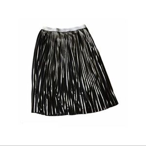 EUC Black and Gold pleated skirt size Large 10/12